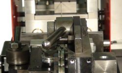 Enderezador y Alimentador con Mordaza especial de Varilla